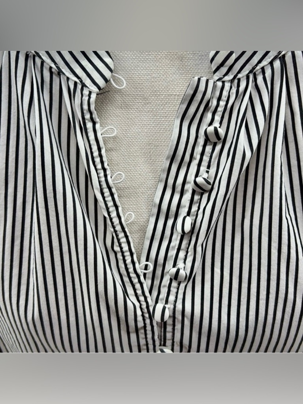 Evereve Sophia Lantern Sleeve Button-Front Women’s Blouse - Picture 4 of 9